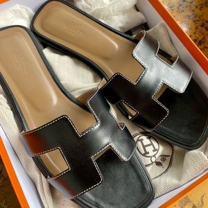 Hermes Oran Sandal (Black) — Size 40.5